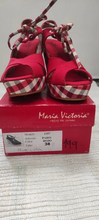 Cuñas rojas a estrenar