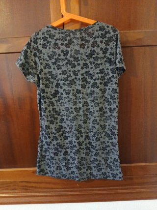 Camiseta Zara floral gris talla S