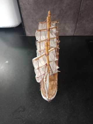 Maqueta de velero de madera
