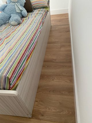 Cama y mesita juvenil