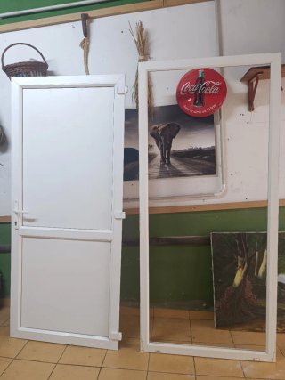 Puerta blindada PVC con cierres 210x95