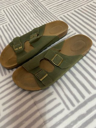 Sandalias con hebilla