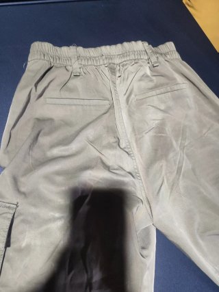 Pantalón cargo fino Bershka Talla S