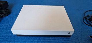 Xbox One X 1TB Bianca + Kinect + Giochi