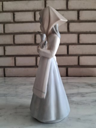 Figura Porcelana (Sellés) Niña con Cabrito 22cm