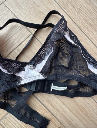 Reggiseno pizzo nero con dettagli bianchi