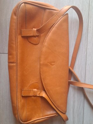 Bolso de piel naranja