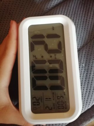 Reloj despertador digital blanco