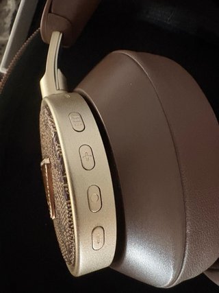 Auriculares Inalámbricos Guess Marrones y Dorados