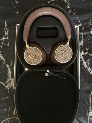 Auriculares Inalámbricos Guess Marrones y Dorados