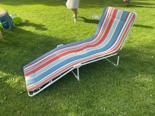 Tumbona de piscina rayas