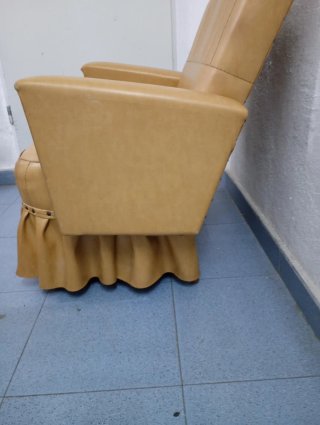 Sillón vintage color mostaza con estilo retro