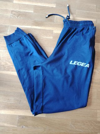 Pantalones cortos grises  y largos azul LEGEA