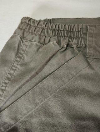 Pantalones tipo safari verde oliva