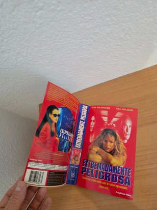 VHS Estremamente Pericolosa con Kim Basinger
