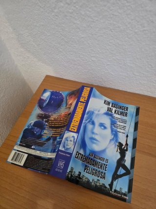 VHS Estremamente Pericolosa con Kim Basinger