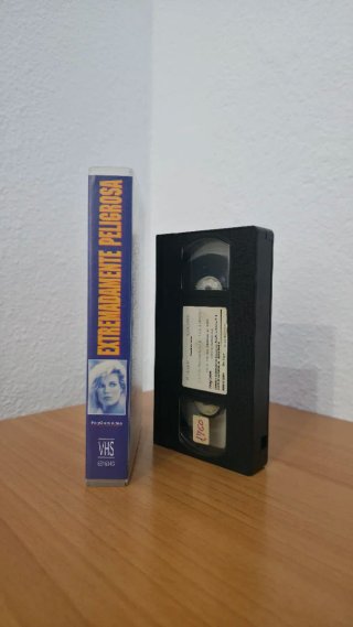 VHS Estremamente Pericolosa con Kim Basinger