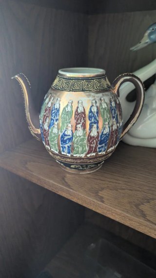 Jarrón decorativo de cerámica con flores