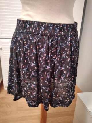 Falda corta estampada floral M