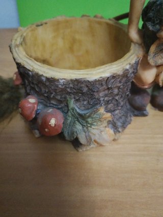 Figura duende portalápices tronco setas