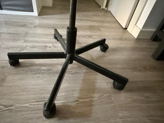 Silla de oficina negra
