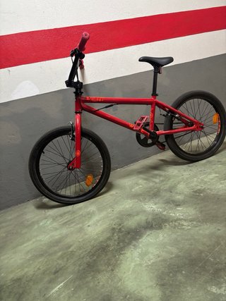Bicicleta BMX Roja Casi Sin Uso