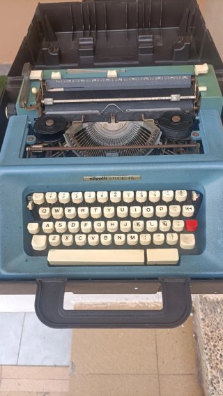 Máquina de escribir Olivetti Studio 46