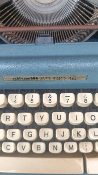 Máquina de escribir Olivetti Studio 46