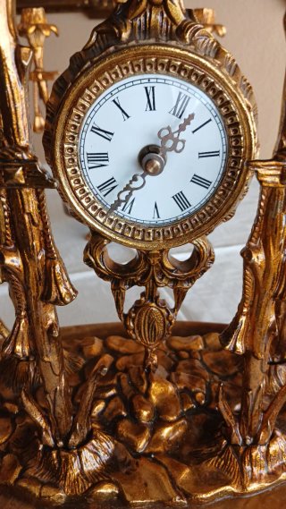 Reloj Pagoda Oriental y Candelabros