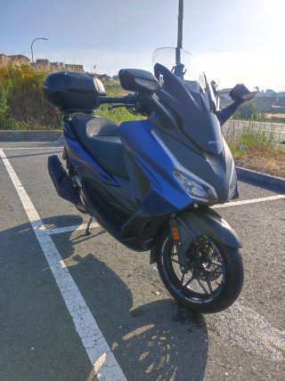 Honda Forza 125 Maxi Scooter Azul/Negro
