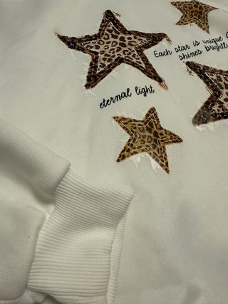 Sudadera con capucha y estrellas
