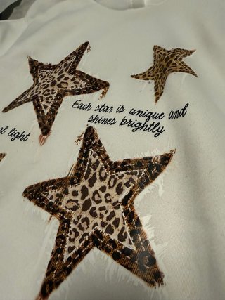 Sudadera con capucha y estrellas