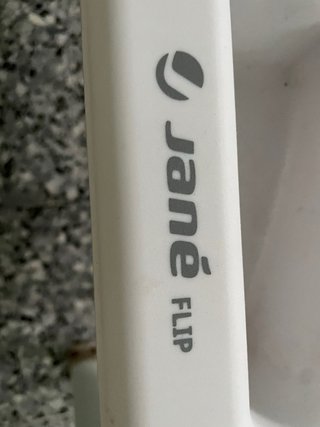 Cambiador de bebé con bandeja