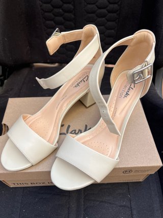 Sandalias Clarks Beige Tacon