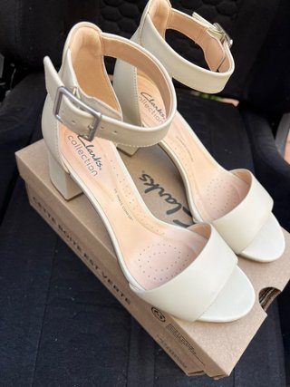 Sandalias Clarks Beige Tacon