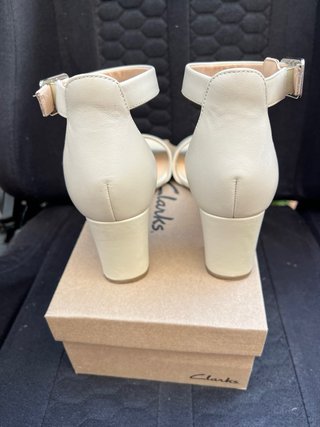 Sandalias Clarks Beige Tacon