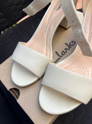 Sandalias Clarks Beige Tacon