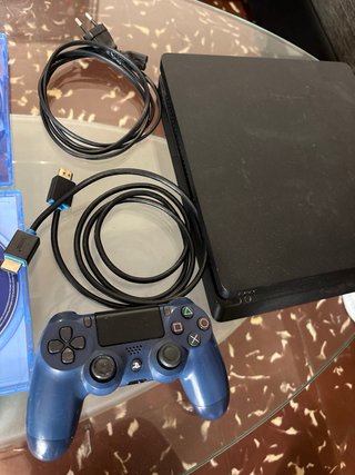 PS4 Slim Negra + 2 Juegos + Mando Azul