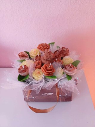 Velas decorativas de pareja y flores