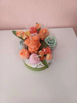 Velas decorativas de pareja y flores