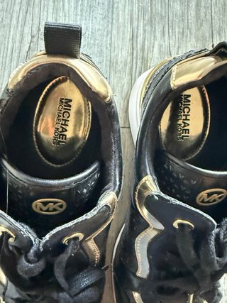 Zapatillas Michael Kors Negras y Doradas Talla 37