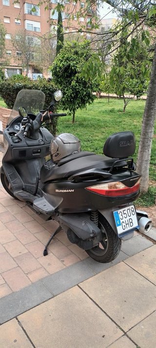 Suzuki 125 Maxi Scooter Negra