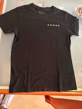 Camiseta Mishka Negra Rosa Bordada