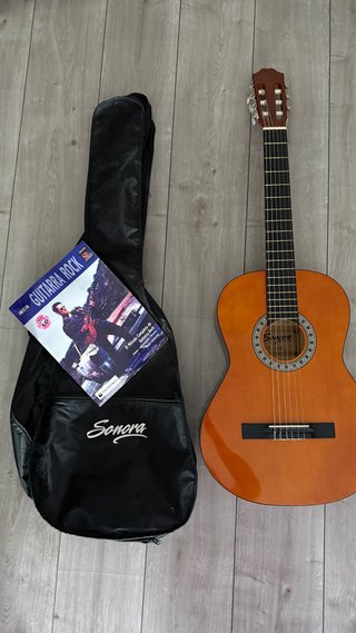 Guitarra Clásica + afinador + Libro + pua y bolsa