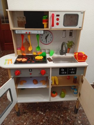 Cocina de madera infantil con accesorios