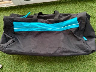 Bolsa deportiva Adidas negra y turquesa