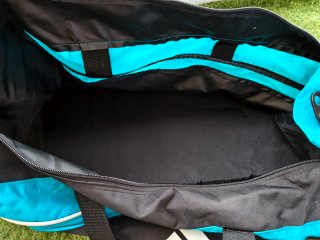 Bolsa deportiva Adidas negra y turquesa
