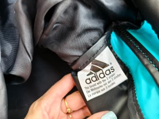 Bolsa deportiva Adidas negra y turquesa