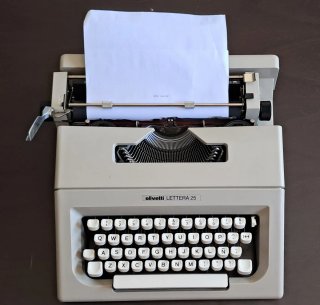 Máquina de escribir Olivetti Lettera 25