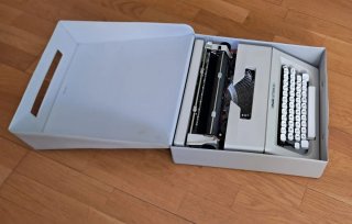 Máquina de escribir Olivetti Lettera 25